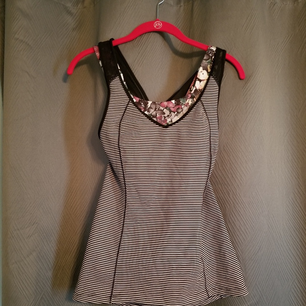 Lululemon workout tank with built in sports bra